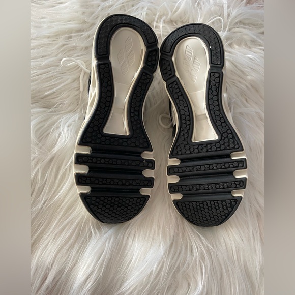 Just So So Sneakers - Picture 4 of 9